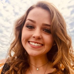 Meet your Posher, Caroline